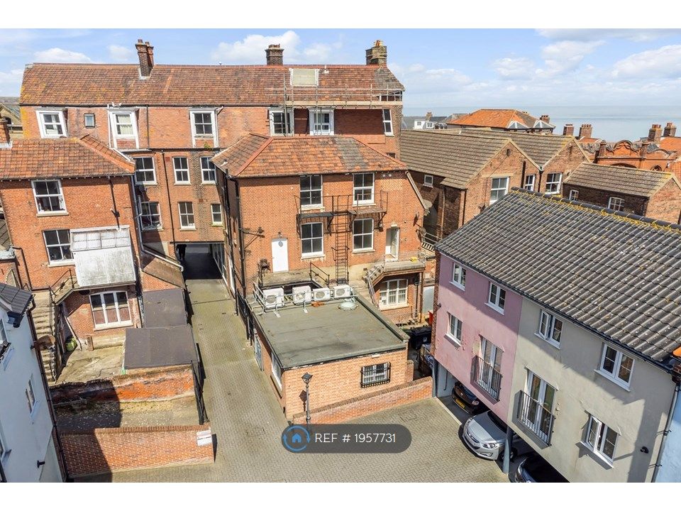 2 bed flat to rent in Church Street, Cromer NR27, £874 pcm