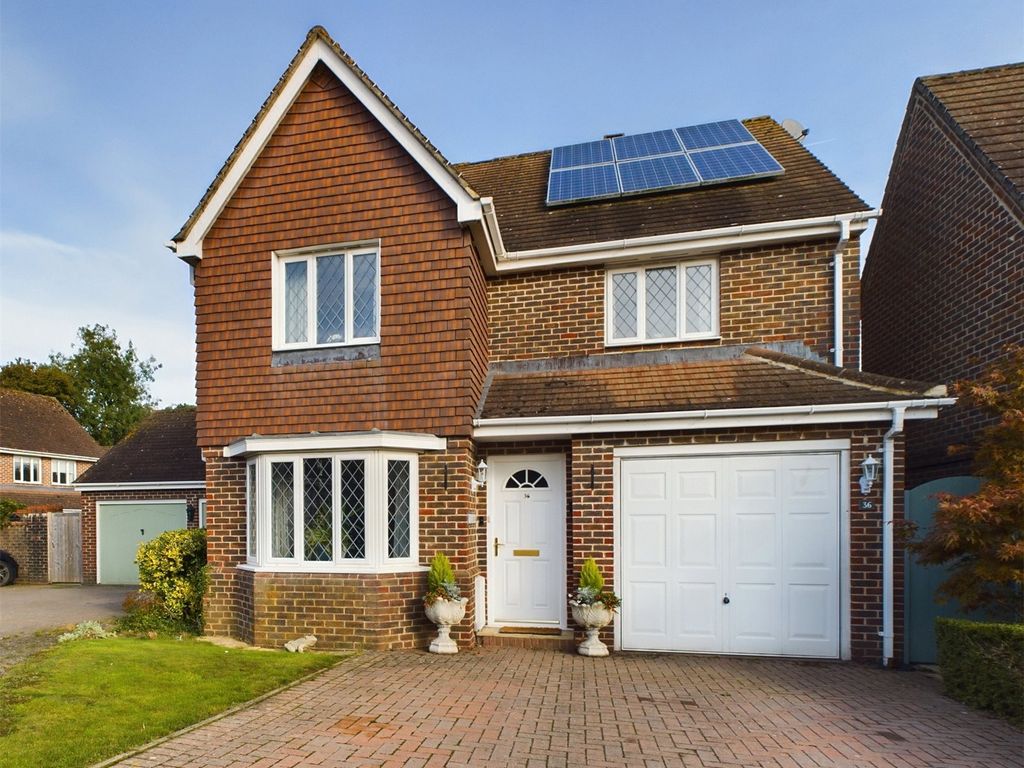 3 bed detached house for sale in Garrett Close, Kingsclere, Newbury, Hampshire RG20, £500,000