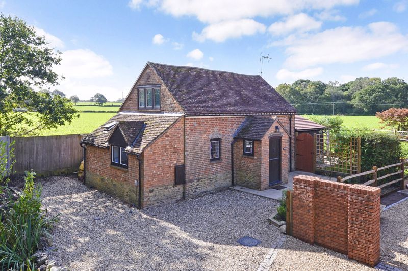 3 bed detached house for sale in Knowle Lane, Cranleigh GU6, £600,000