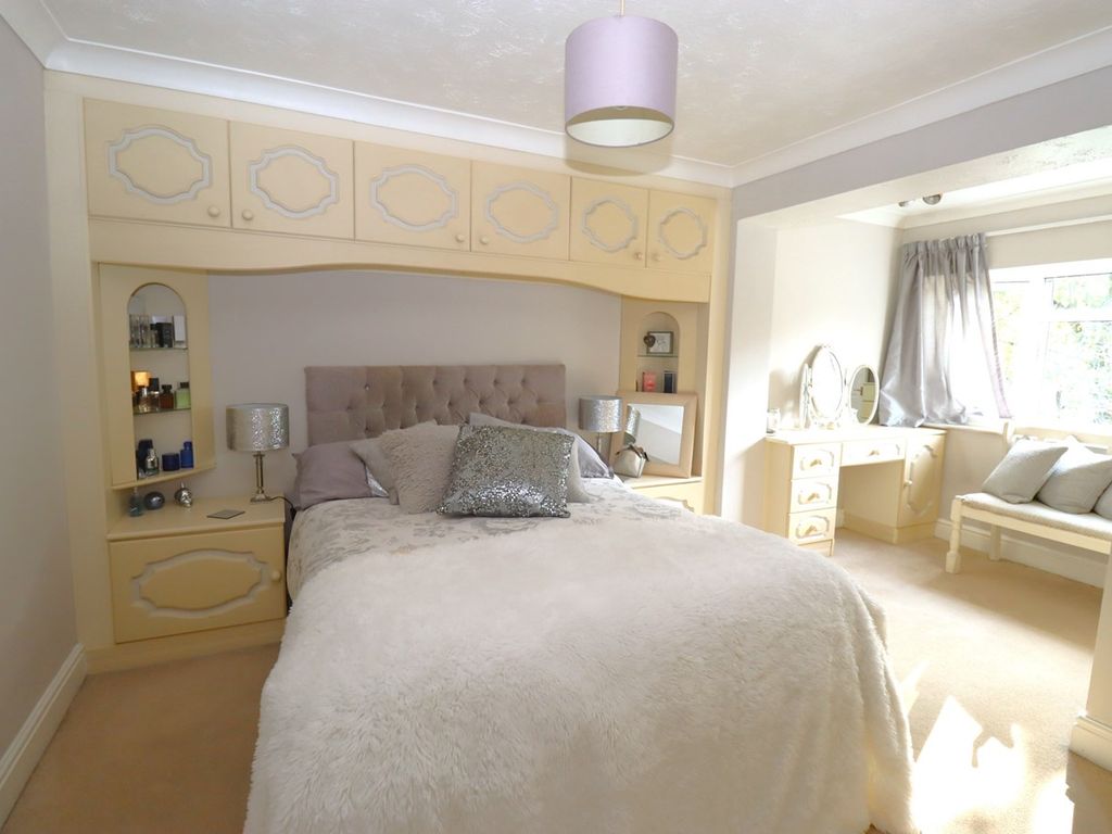 3 bed semi-detached house for sale in Giffard Drive, Farnborough GU14, £420,000