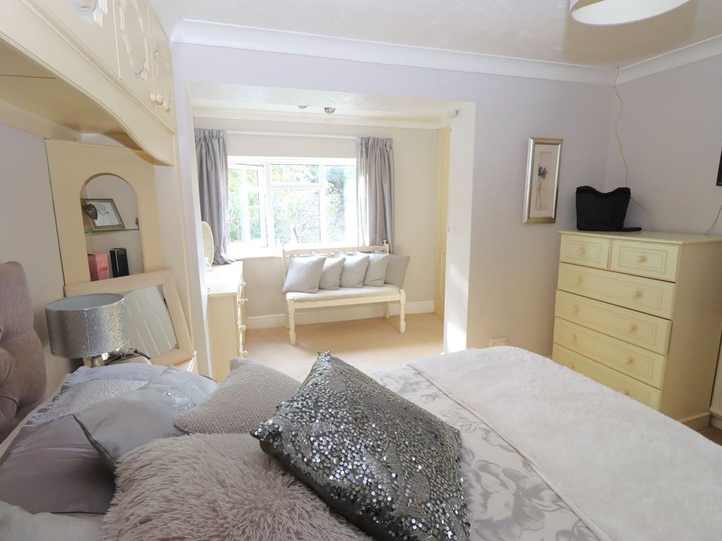 3 bed semi-detached house for sale in Giffard Drive, Farnborough GU14, £420,000