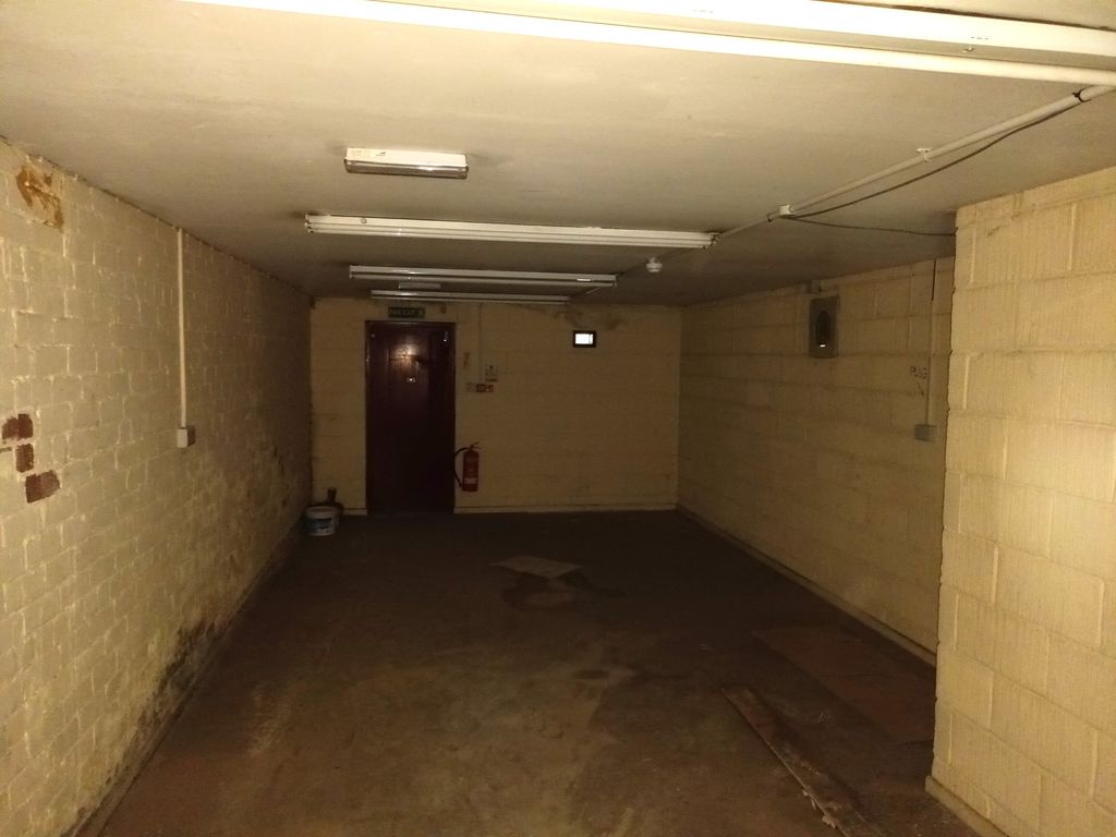 Light industrial to let in Henleaze Road, Bristol BS9, £6,500 pa