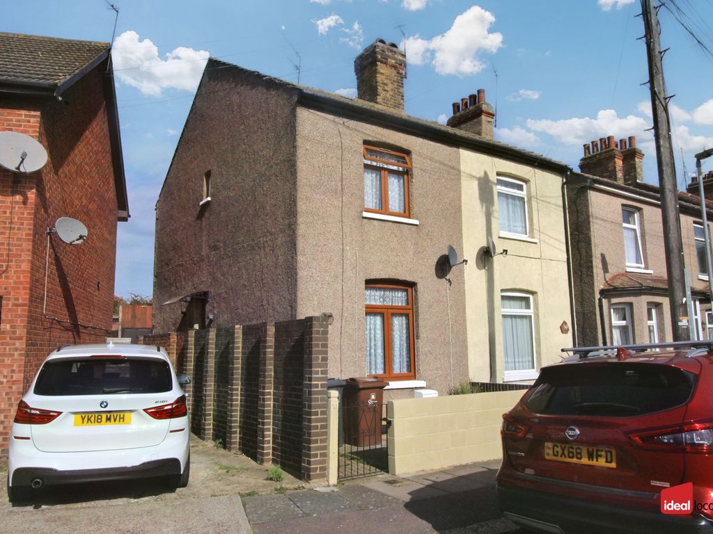 2 bed end terrace house for sale in Victoria Road, Barking IG11, £340,000