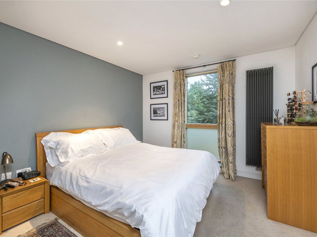 1 bed flat for sale in Bermondsey Square, Southwark SE1, £475,000