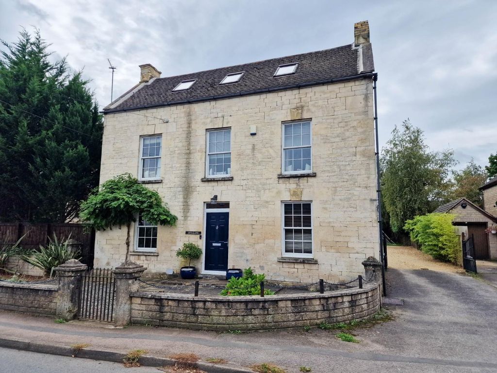 4 bed detached house for sale in Bath Road, Leonard Stanley, Stonehouse GL10, £800,000