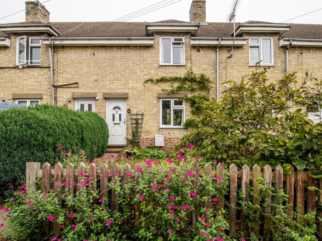 2 bed terraced house for sale in Kendal Way, Cambridge CB4, £400,000