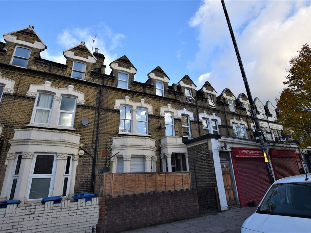1 bed flat for sale in Southampton Way, London SE5, £375,000