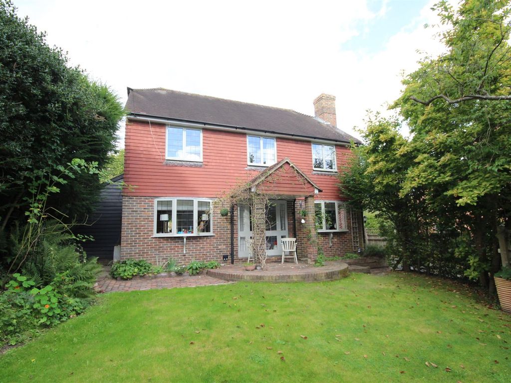 4 bed detached house to rent in Coggins Mill Lane, Mayfield TN20, £2,500 pcm
