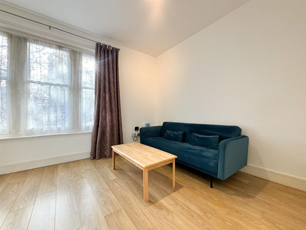 1 bed flat to rent in Uxbridge Road, Shepherd's Bush W12, £1,842 pcm