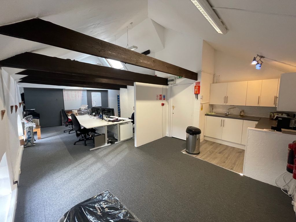 Office to let in The Hay Loft, Kiln House Studios, Badshot Farm Lane, Farnham GU9, £9,500 pa