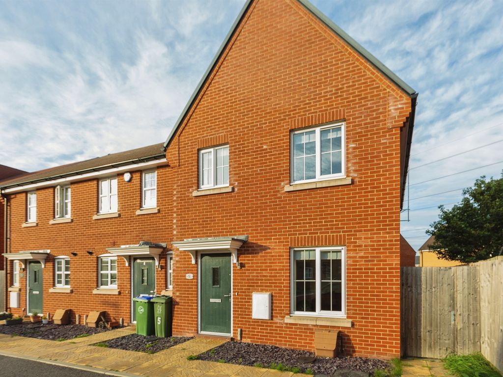 3 bed end terrace house for sale in Apollo Close, Aylesbury HP18, £355,000