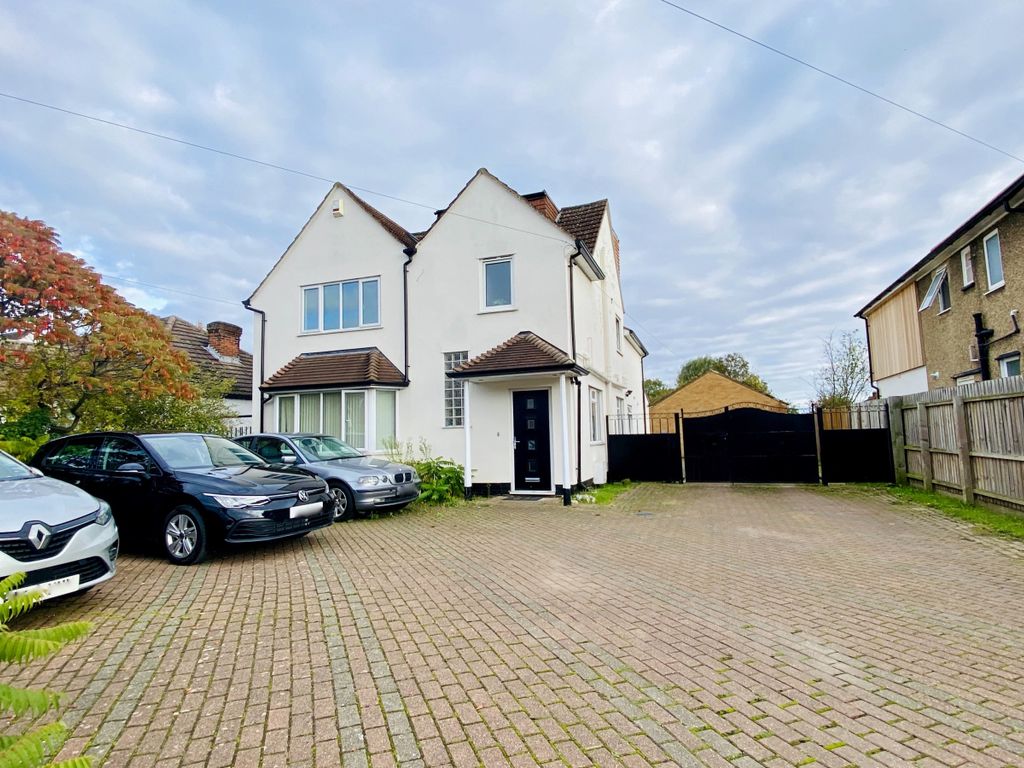 6 bed detached house for sale in Milton Road, Cambridge CB4, £900,000
