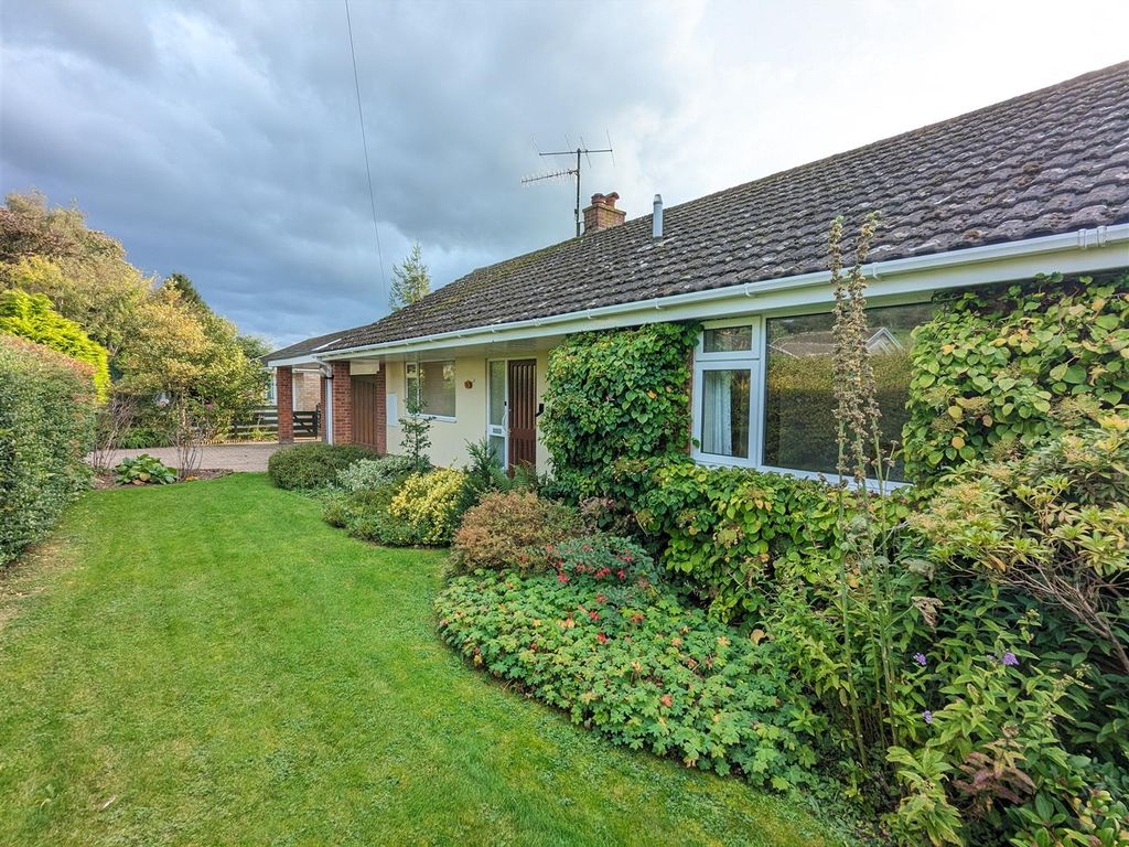 3 bed detached bungalow for sale in Palace Orchard Road, Peterchurch, Hereford HR2, £360,000