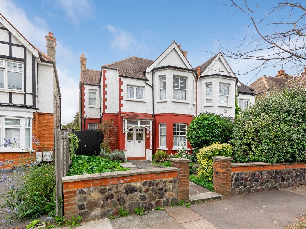 4 bed semi-detached house for sale in Queens Avenue, London N3, £880,000