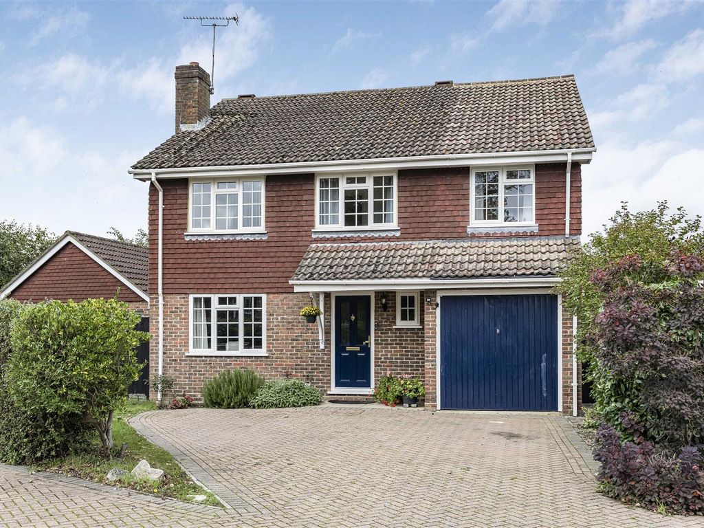 4 bed detached house for sale in Grangely Close, Calcot, Reading RG31, £775,000