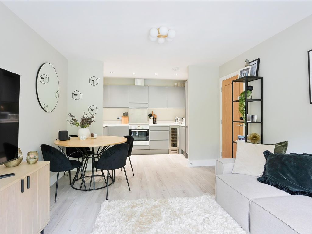 2 bed flat for sale in Waterhouse Lane, Kingswood, Tadworth KT20, £380,000