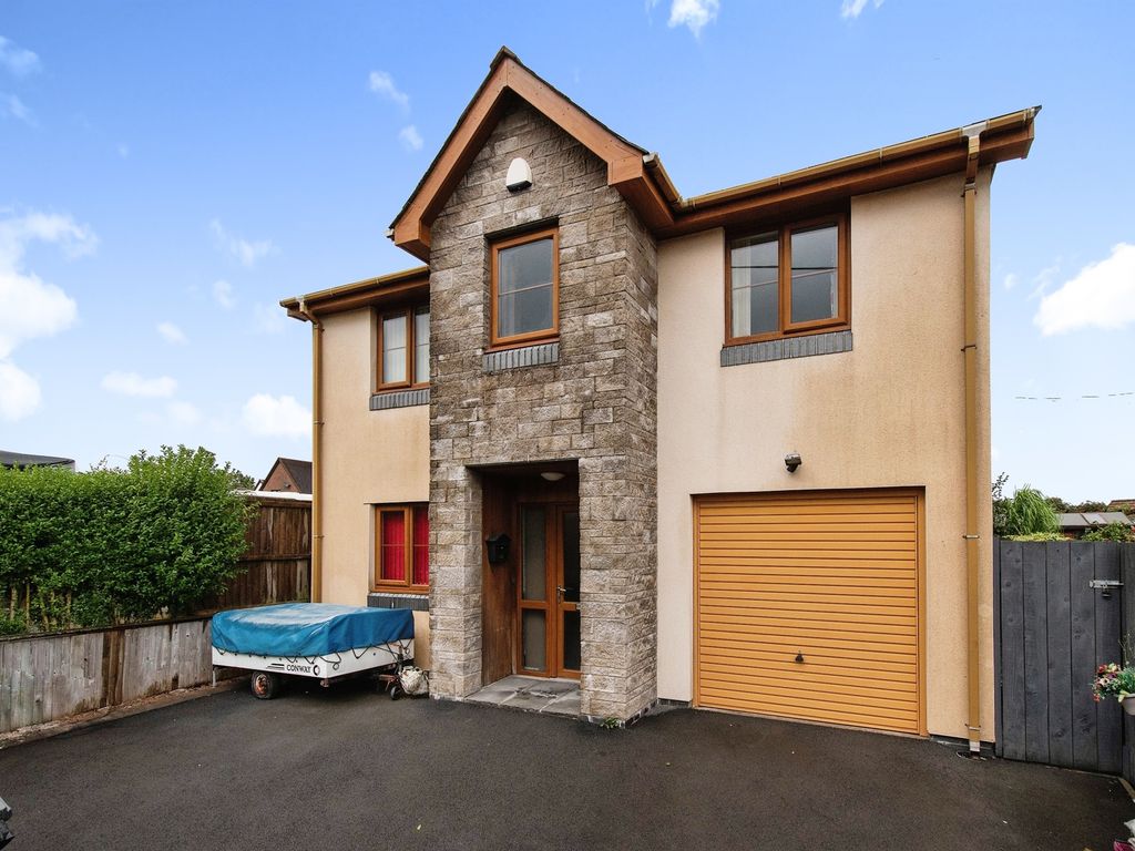 4 bed detached house for sale in Rhigos Road, Hirwaun, Aberdare CF44, £280,000