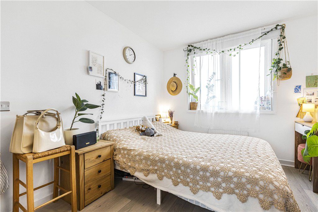 1 bed flat for sale in Tyssen Street, London E8, £375,000