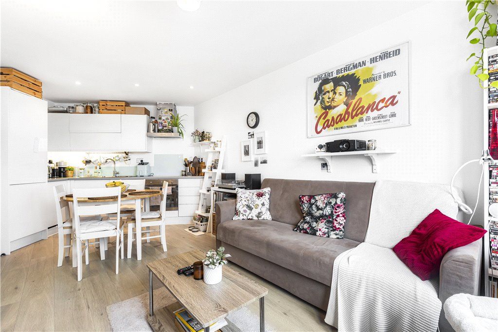 1 bed flat for sale in Tyssen Street, London E8, £375,000