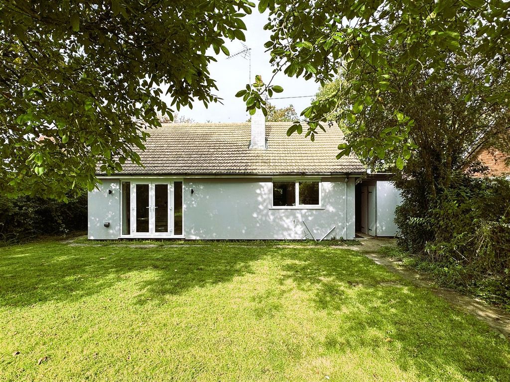 3 bed detached bungalow for sale in The Uplands, Beccles NR34, £350,000