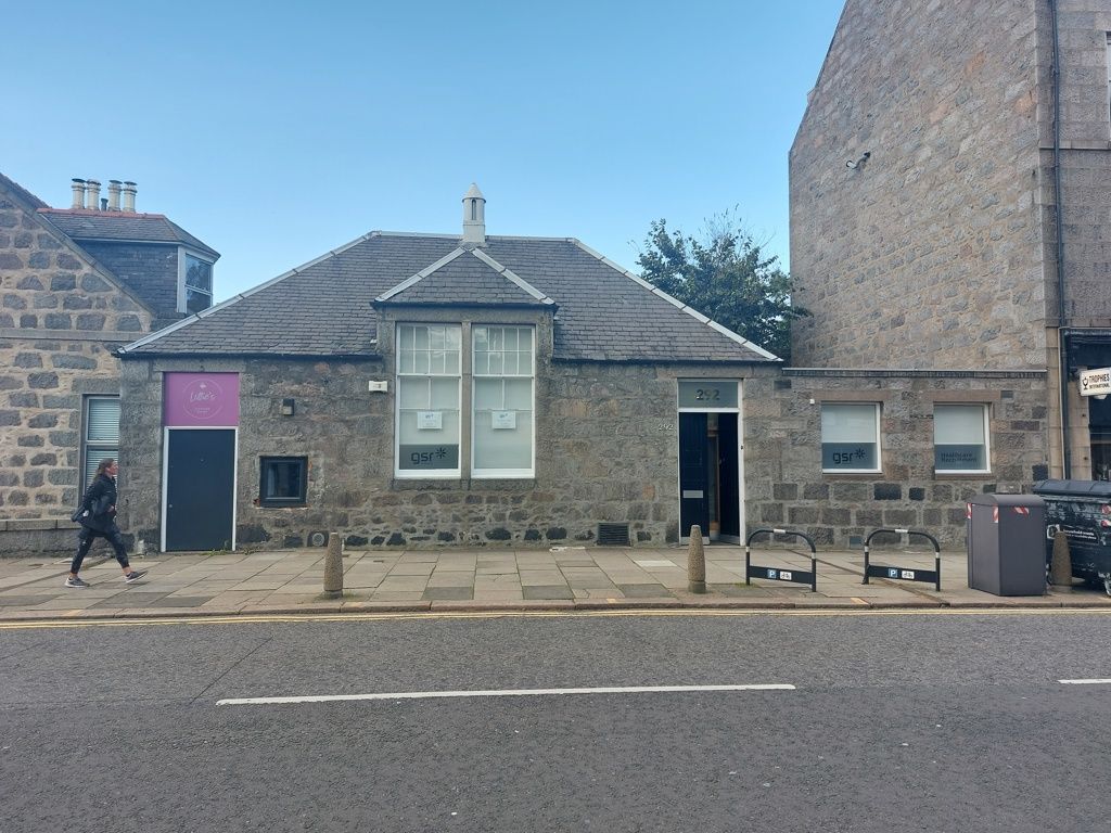 Office to let in 292, Rosemount Place, Aberdeen AB25, £17,500 pa