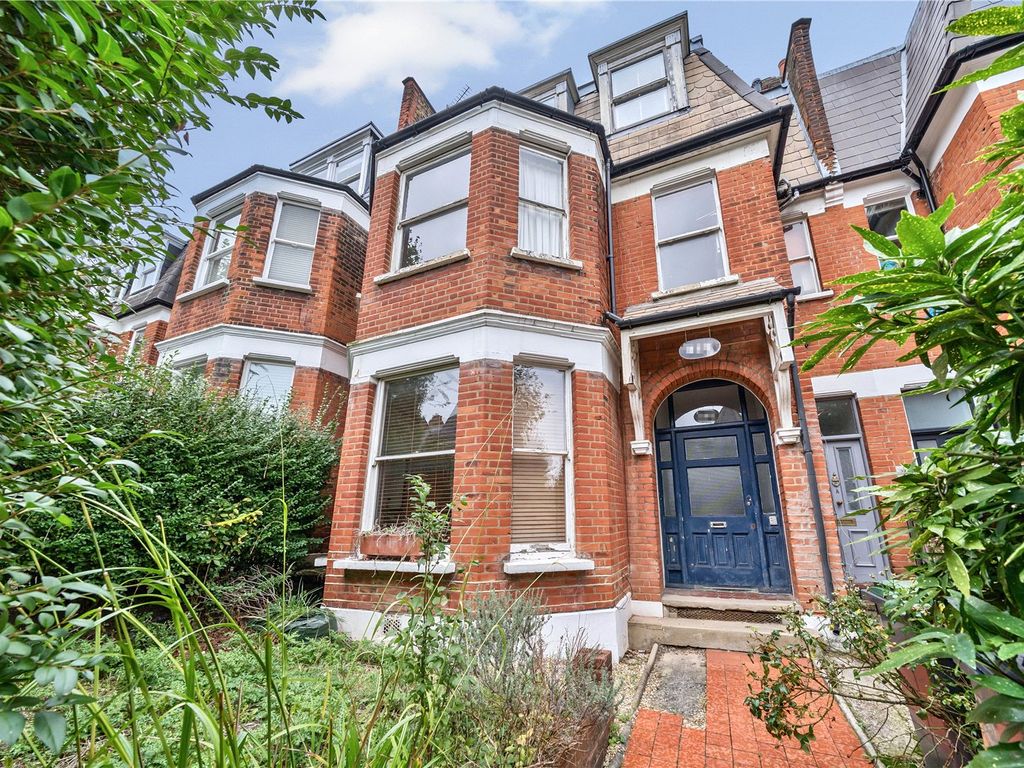 2 bed flat for sale in Stapleton Hall Road, London N4, £450,000