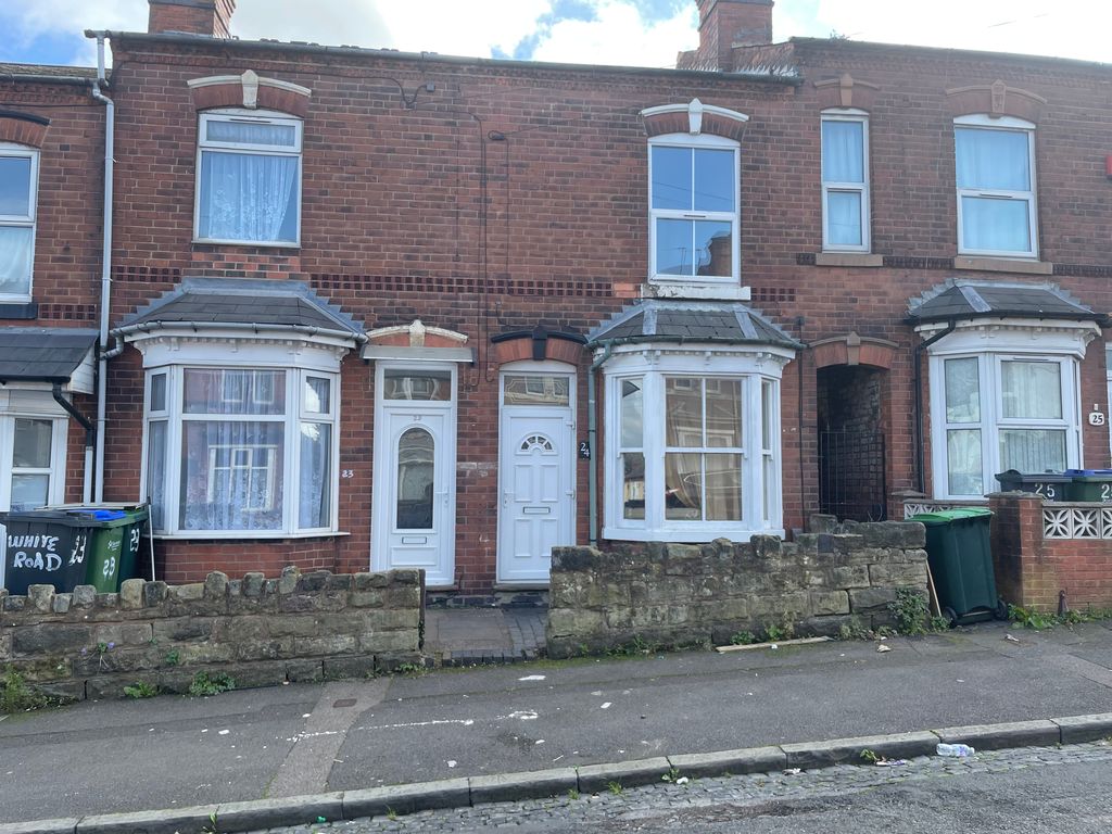 2 bed terraced house to rent in White Road, Smethwick B67, £825 pcm