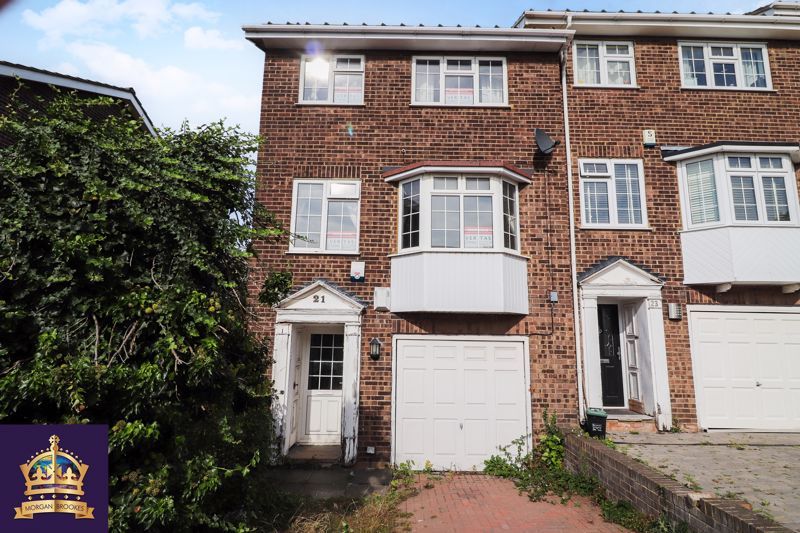 3 bed town house for sale in Station Road, Benfleet SS7, £350,000