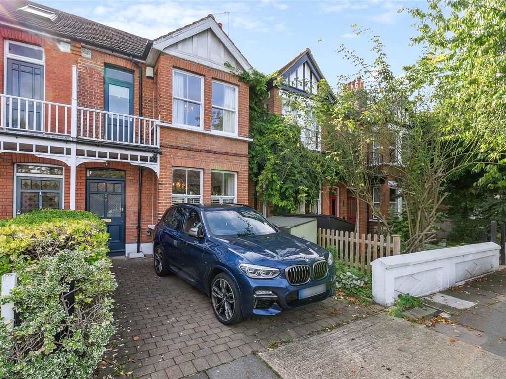 4 bed property for sale in Grantham Road, Chiswick W4, £1,100,000