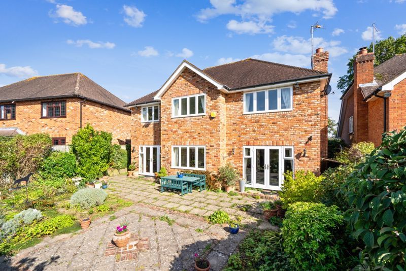 4 bed detached house for sale in Pitch Pond Close, Knotty Green, Beaconsfield HP9, £1,500,000