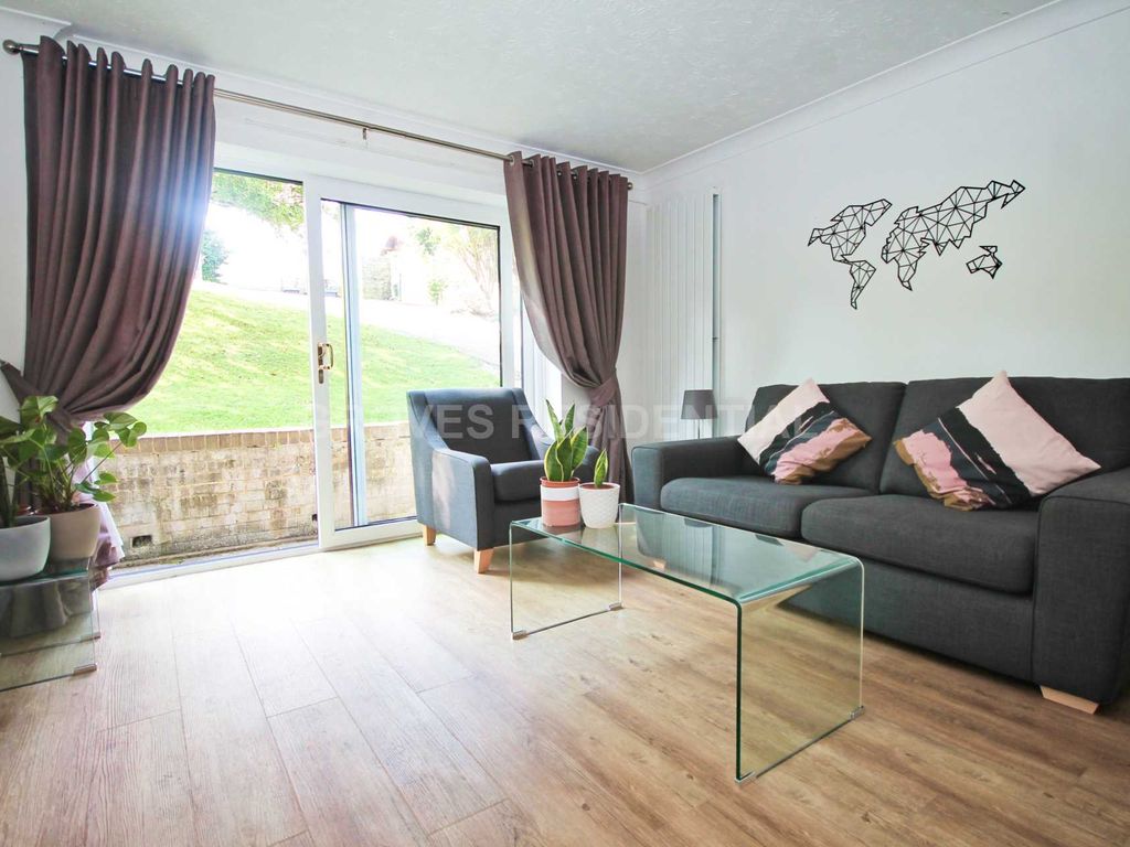 2 bed flat for sale in Dukes Avenue, New Malden KT3, £440,000