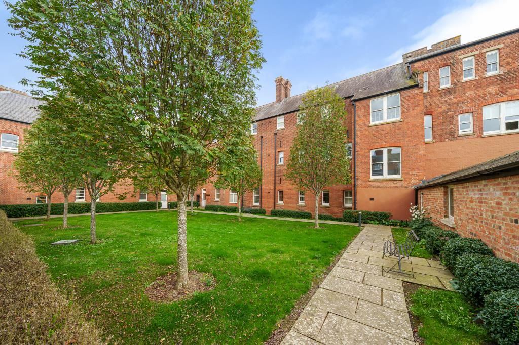 3 bed flat for sale in Blewbury Court, Cholsey OX10, £425,000