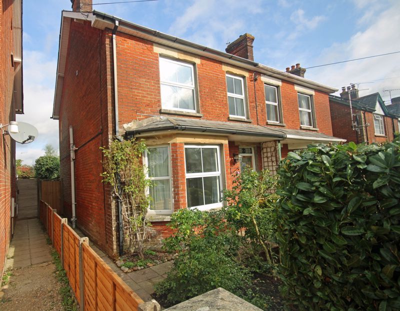 3 bed semi-detached house for sale in Park Road, Fordingbridge SP6, £385,000