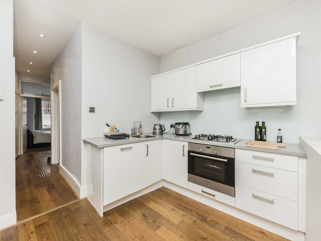 2 bed flat for sale in Ivy Crescent, London W4, £499,999