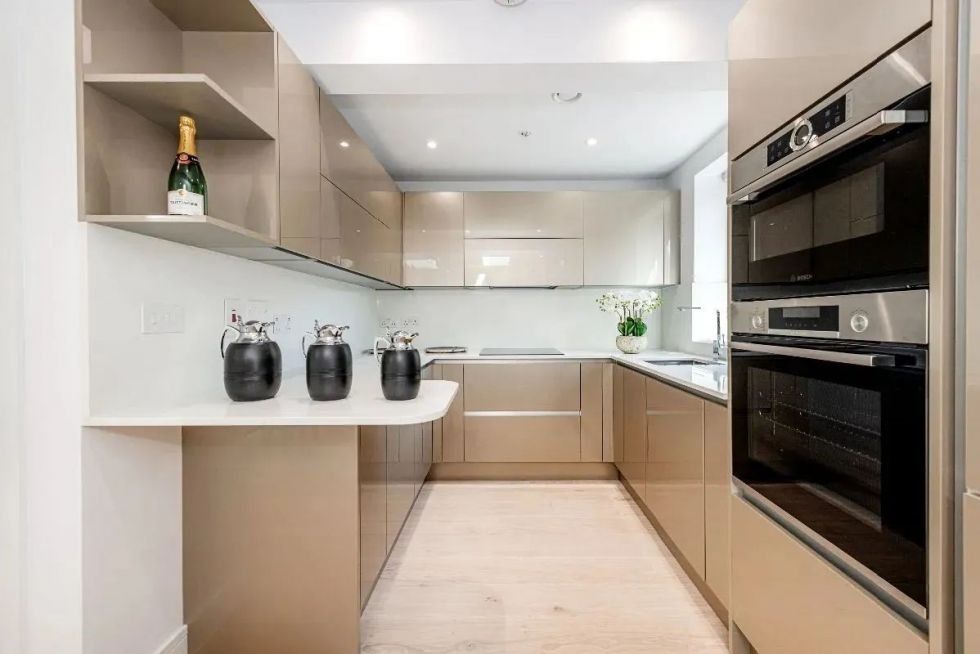 4 bed town house to rent in Brim Hill, London N2, £4,498 pcm