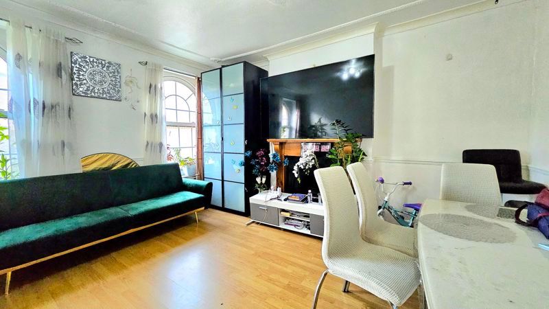 3 bed flat for sale in Blackwood House, London E1, £450,000