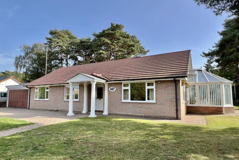 3 bed detached bungalow for sale in Sandy Lane, St Ives BH24, £675,000