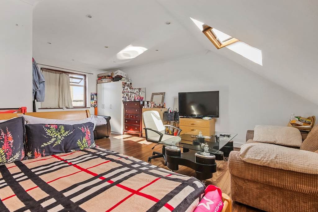 5 bed terraced house for sale in Skelton Road, London E7, £650,000