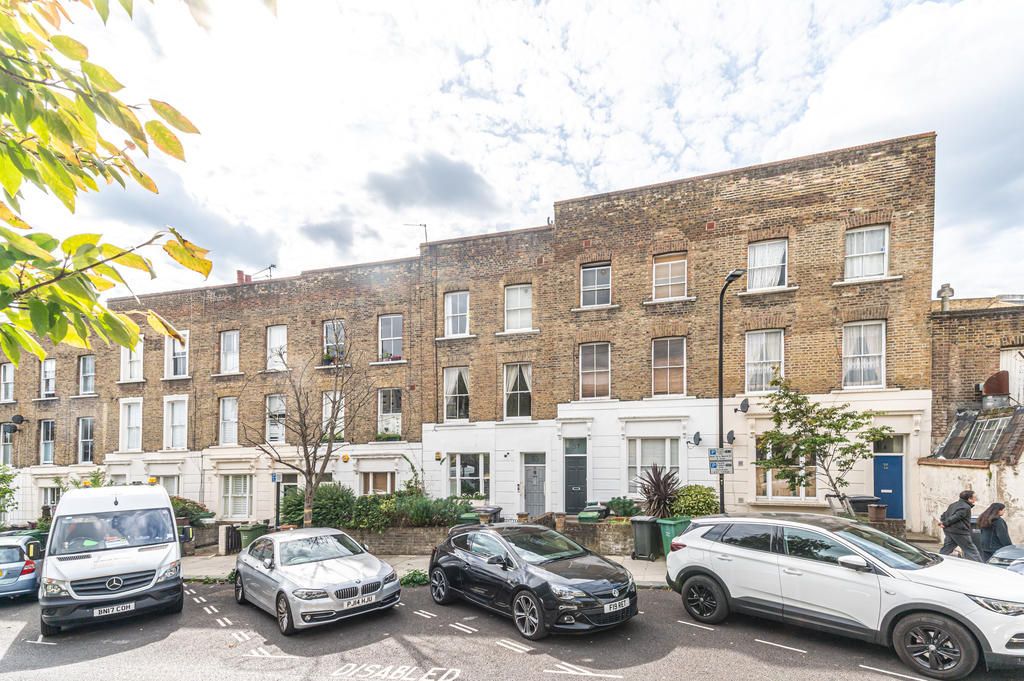 2 bed flat for sale in Bassett Street, Kentish Town NW5, £575,000