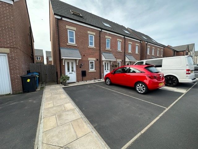 3 bed terraced house to rent in Ashworth Road, Lytham St. Annes FY8, £900 pcm