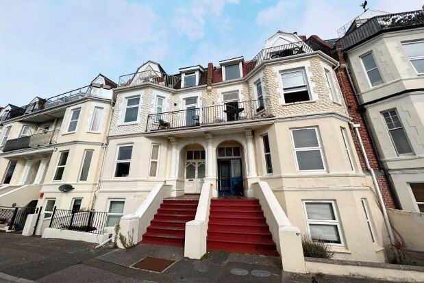 2 bed flat to rent in Undercliff Road, Bournemouth BH5, £1,295 pcm
