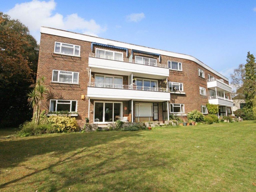 2 bed flat to rent in Crichel Mount Road, Evening Hill, Poole BH14, £1,400 pcm