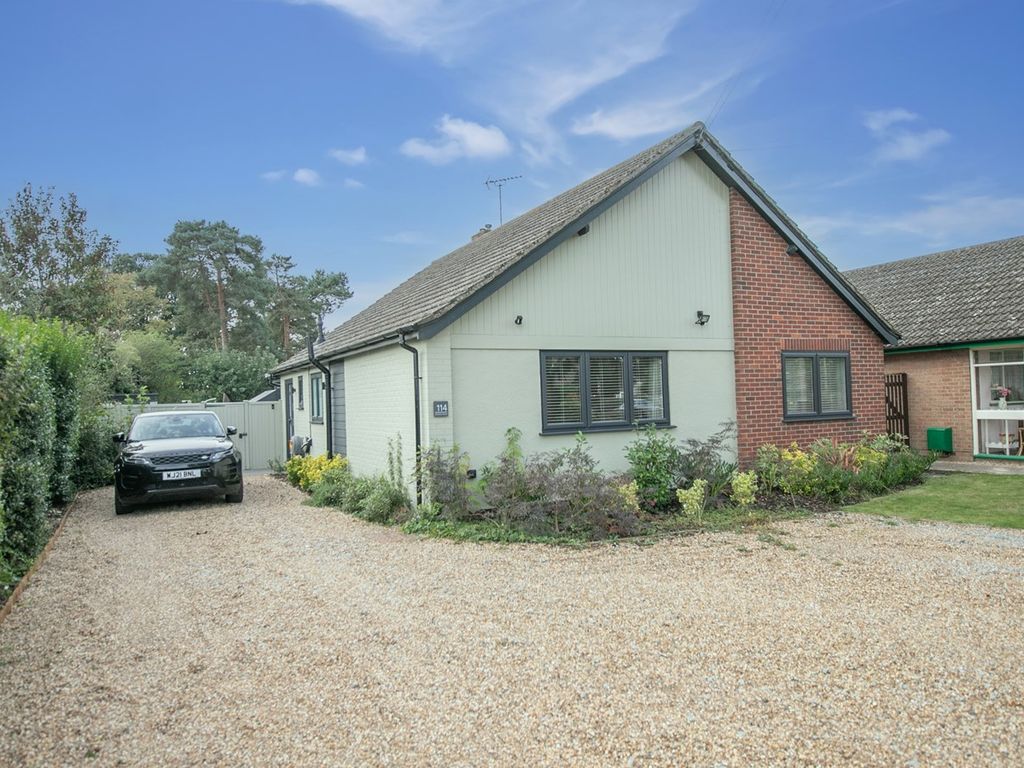 3 bed detached bungalow for sale in Wivenhoe Road, Alresford, Colchester CO7, £550,000