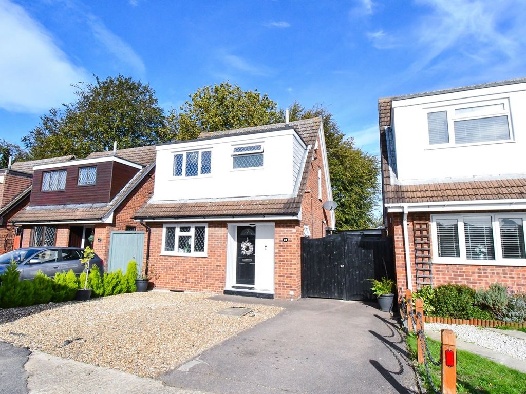 3 bed detached house for sale in Ringwood Close, Kempston, Bedford MK42, £270,000