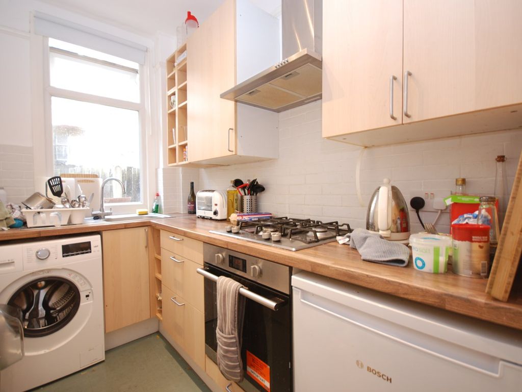 3 bed flat to rent in Oakmead Road, Balham SW12, £2,999 pcm
