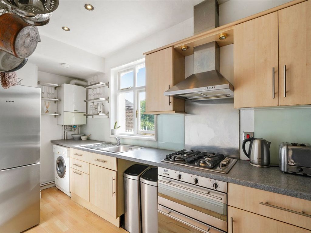 2 bed flat for sale in Chetwynd Road, London NW5, £650,000