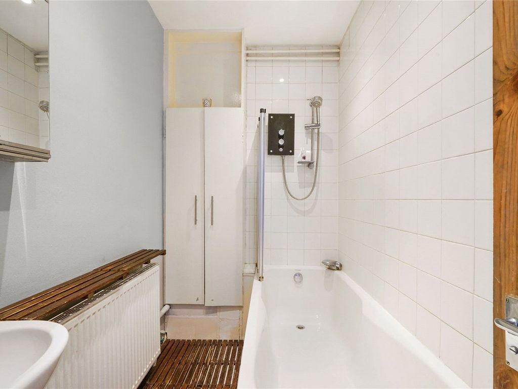 2 bed flat for sale in Chetwynd Road, London NW5, £650,000