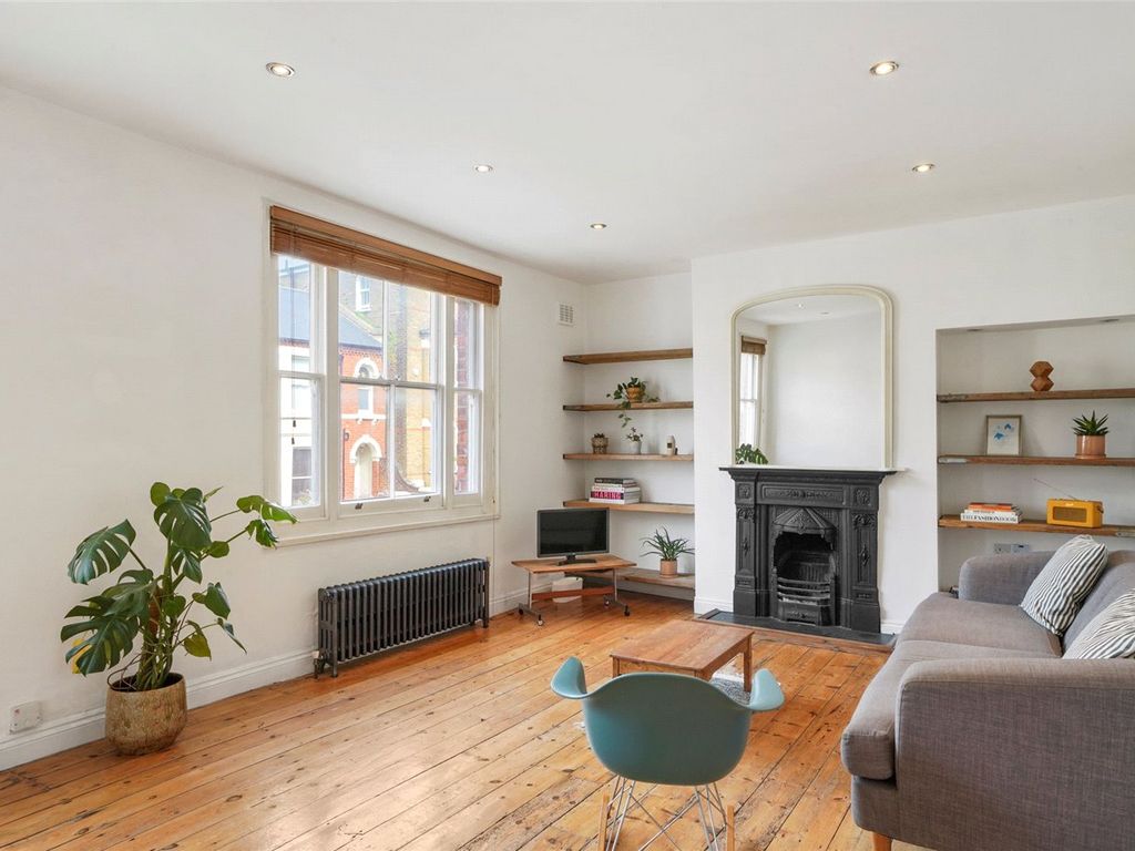 2 bed flat for sale in Chetwynd Road, London NW5, £650,000