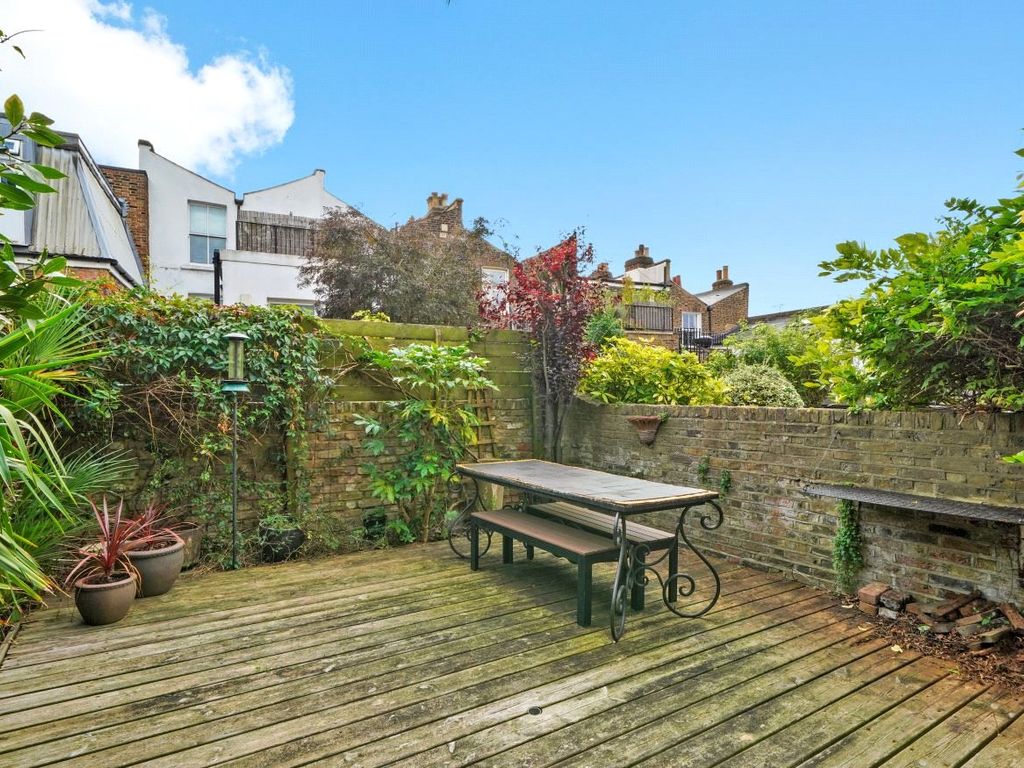 2 bed flat for sale in Chetwynd Road, London NW5, £650,000