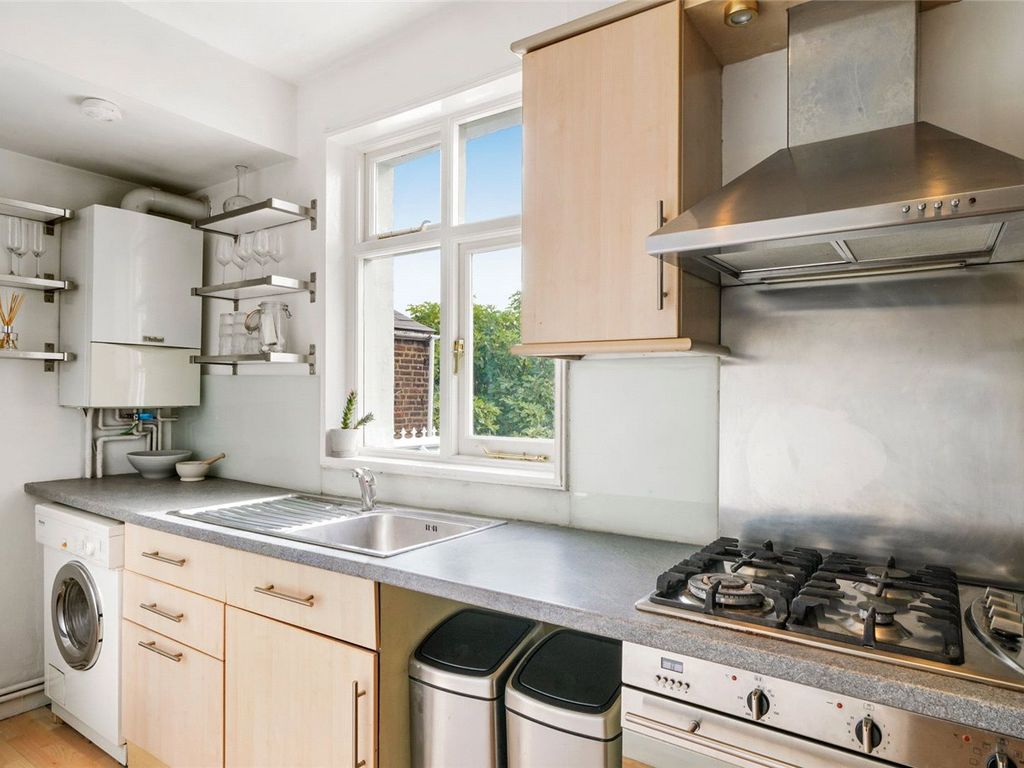 2 bed flat for sale in Chetwynd Road, London NW5, £650,000